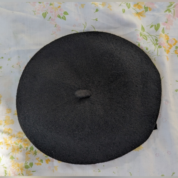 Accessories - Black Beret with Bow